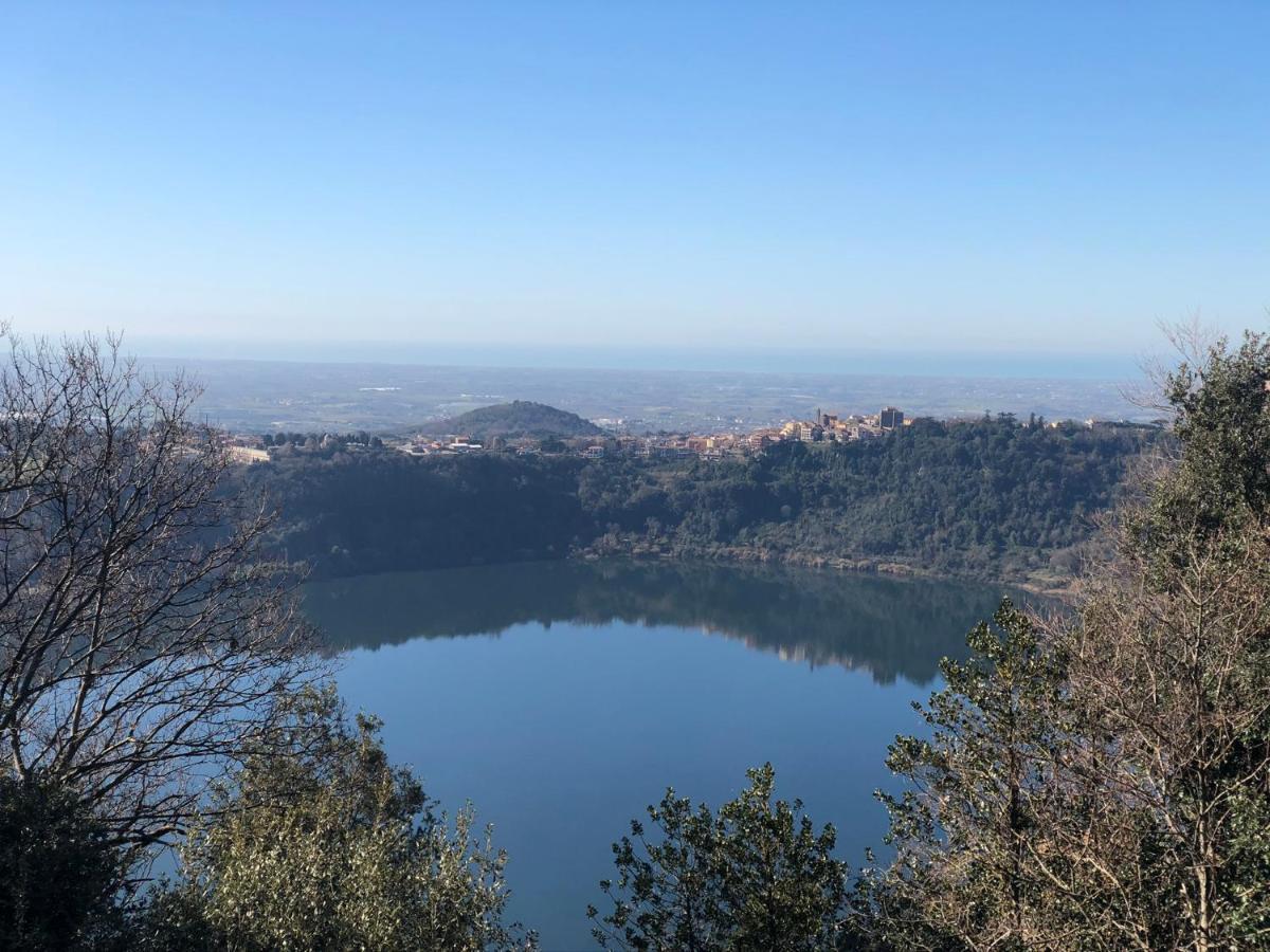 Isola Sul Lago Nemi Luaran gambar