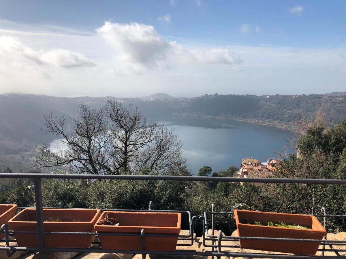 Isola Sul Lago Nemi Luaran gambar