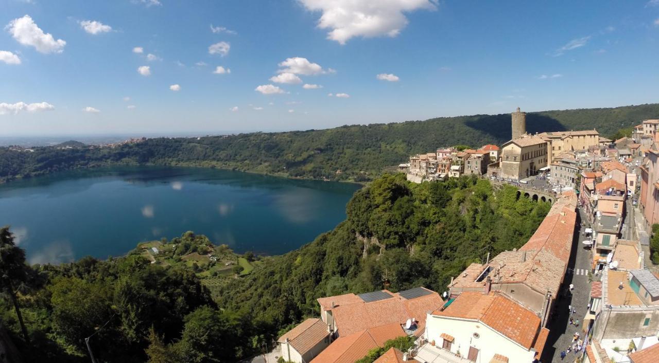 Isola Sul Lago Nemi Luaran gambar