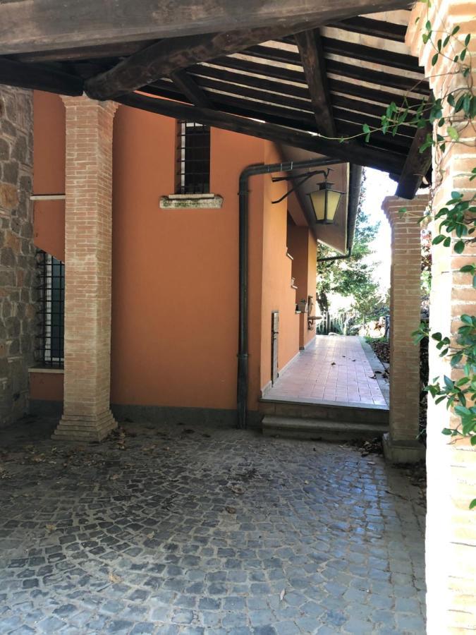 Isola Sul Lago Nemi Luaran gambar