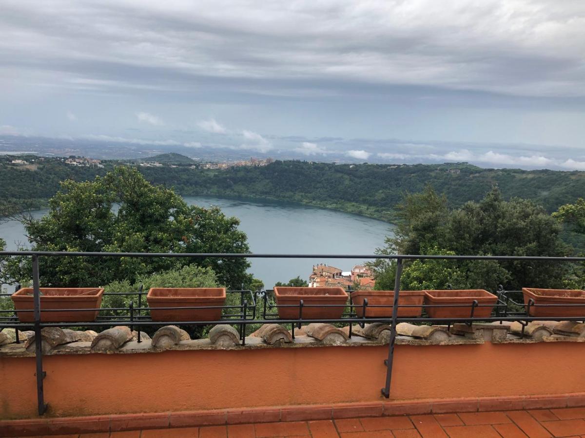 Isola Sul Lago Nemi Luaran gambar