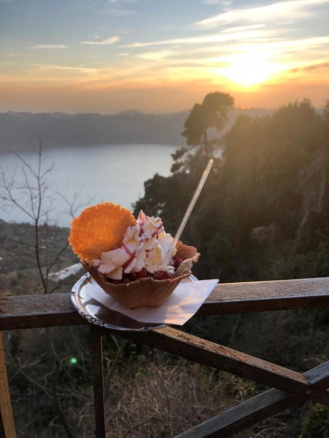 Isola Sul Lago Nemi Luaran gambar