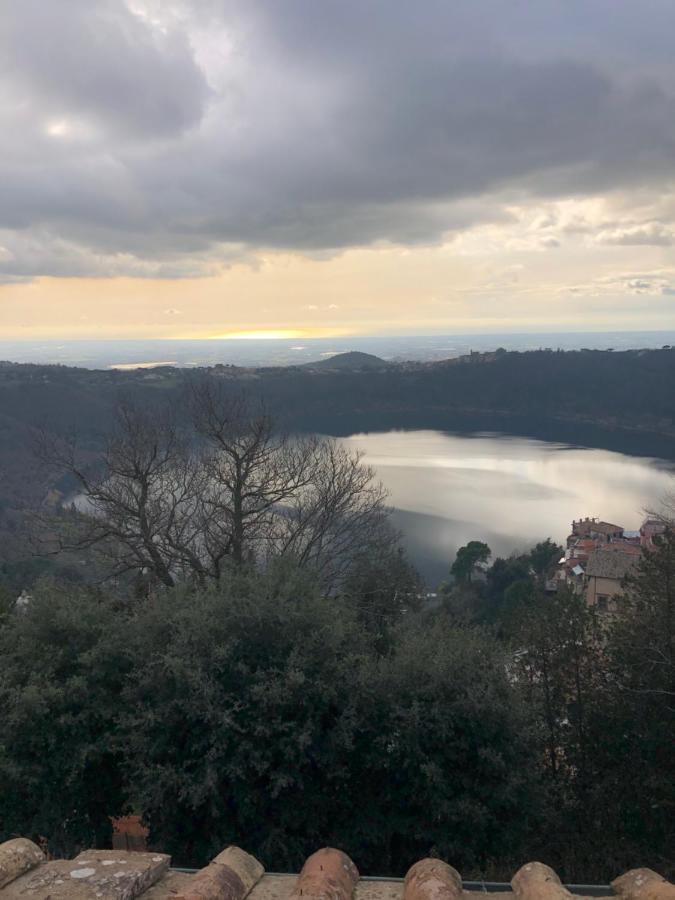 Isola Sul Lago Nemi Luaran gambar