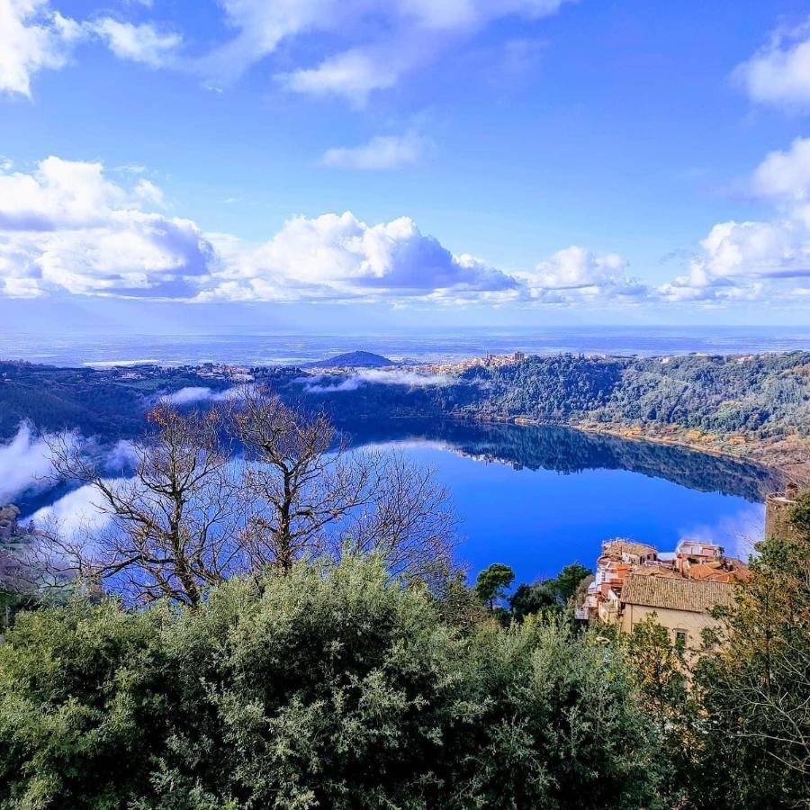 Isola Sul Lago Nemi Luaran gambar